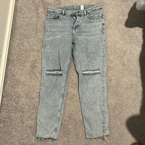 H&M boyfriend distressed jeans size 6. Worn once